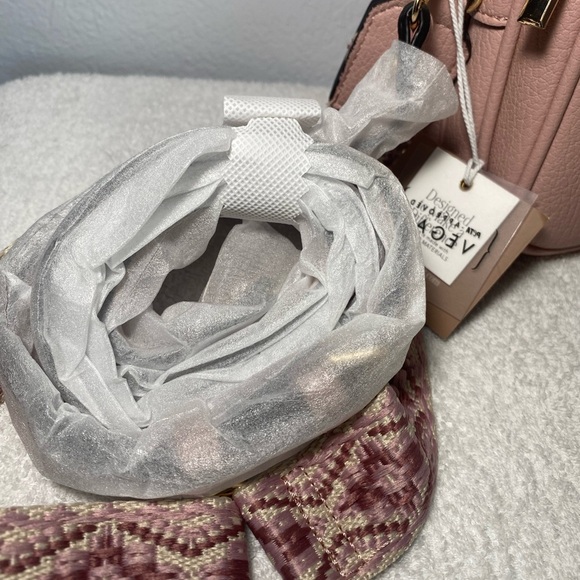 NWT Madi + Lili Josie Crossbody - Picture 4 of 10